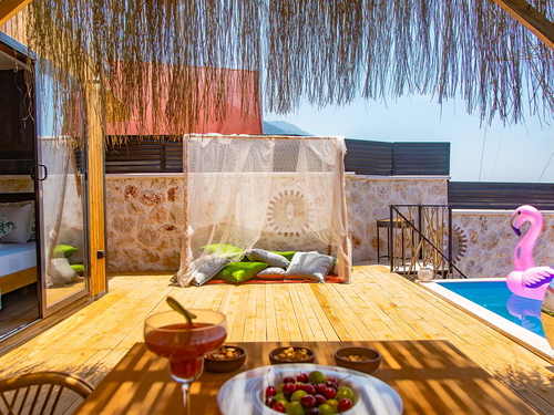  gece  -  Kasım
  | Kalkan Akbel’de Kısmi Deniz Manzaralı & Jakuzili Balayı Villası | Ücretsiz Kahvaltı ve Site Avantajlı Tatil Evi